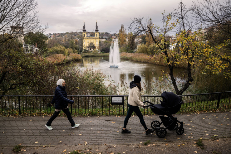 Езерото пред колежа в Будапеща. Снимка: Bloomberg L.P.