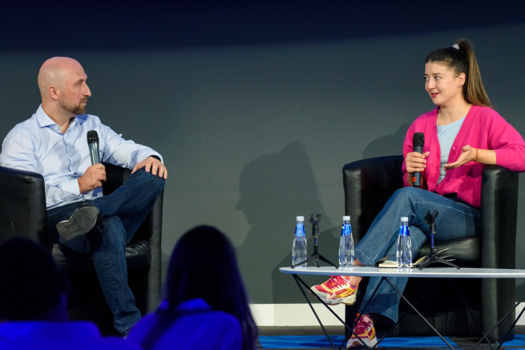 Коста Йорданов – IT предприемач, основал и развил няколко софтуерни компании, включително ‚Арексус“ и „Бианор“ (вляво) и Биляна Танева, представител на Foodobox (вляво). Снимка: Investor.bg