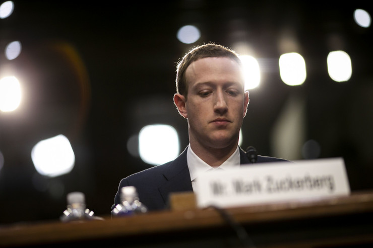 Марк Зукърбърг, главен изпълнителен директор и основател на Facebook Inc., чака да започне съвместното изслушване на сенатските комисии по правосъдие и търговия във Вашингтон, САЩ, във вторник, 10 април 2018 г.  Снимка: Andrew Harrer/Bloomberg