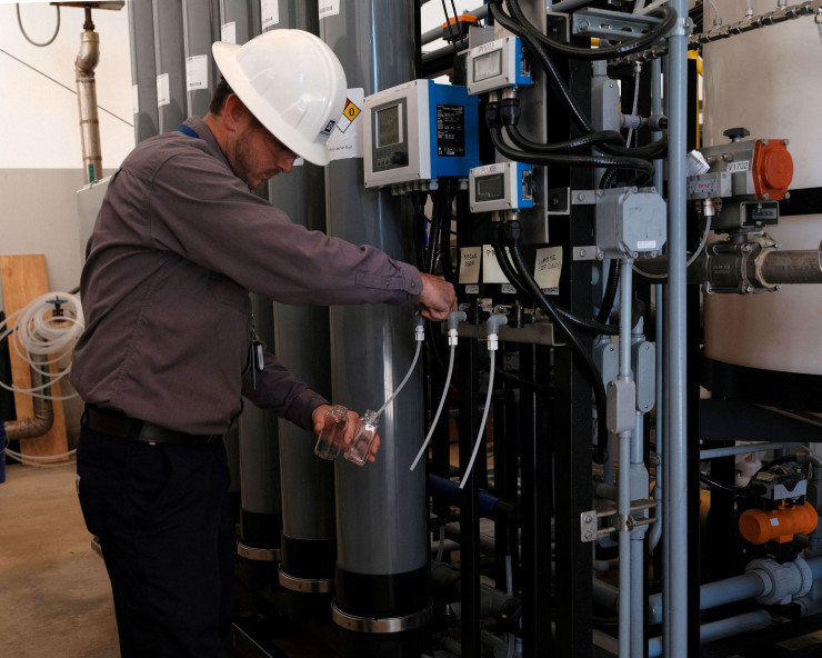 Служител на Standard Lithium в развойното съоръжение на компанията в Арканзас. Източник: Rachel Boillot/Bloomberg