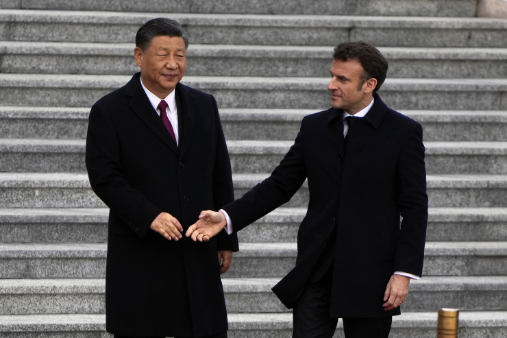 Френският президент Макрон се радваше на по-благосклонно отношение в Пекин. Снимка:  EPA/Ng Han Guan