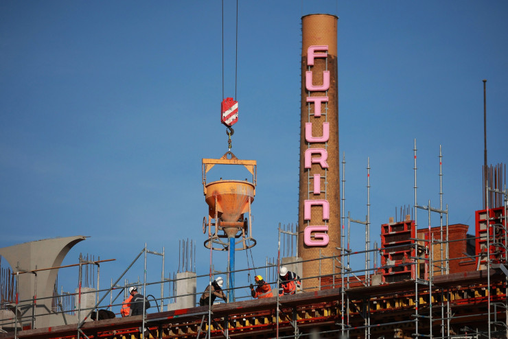 Строителство на жилищен и бизнес имот на мястото на стара бирария в Берлин. Снимка: Bloomberg LP