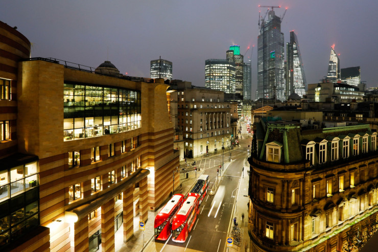 Сградата Poultry (вляво) в лондонското Сити. Снимка: Люк Макгрегър/Bloomberg