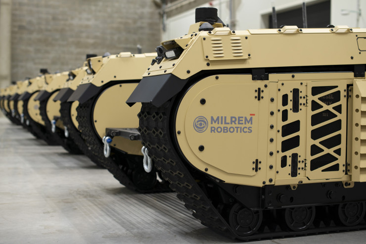 Наземни безпилотни верижни возила на Milrem Robotics чакат за доставка в Талин. Снимка: Peter Kollanyi/Bloomberg