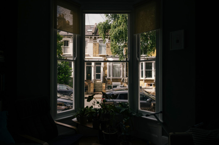 По-старите домове обичайно имат по-подходящи прозорци за вентилация, но често не са толкова енергийно ефективни. Снимка: Жозе Сарменту Матуш/Bloomberg