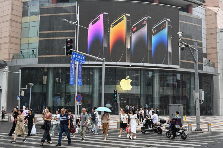Apple се опитва да се измъкне от най-дългото забавяне на продажбите си от десетилетия. Снимка: Bloomberg L.P.