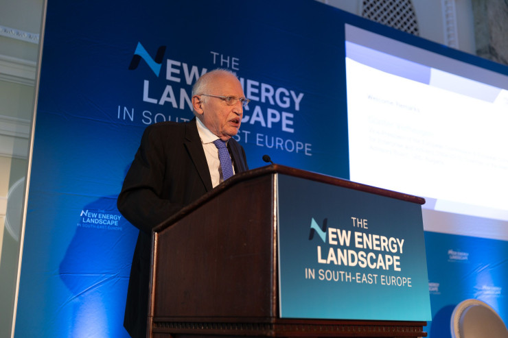 Гюнтер Ферхойген откри събитието. Снимка: Built.bg