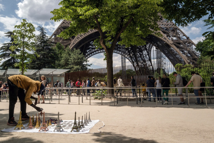 Чуждестранните туристи се завръщат и в Париж. Снимка: Anita Pouchard Serra/Bloomberg