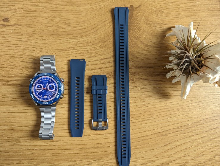Huawei Watch Ultimate пристига с няколко каишки. Снимка Елена Кирилова/Investor Media Group