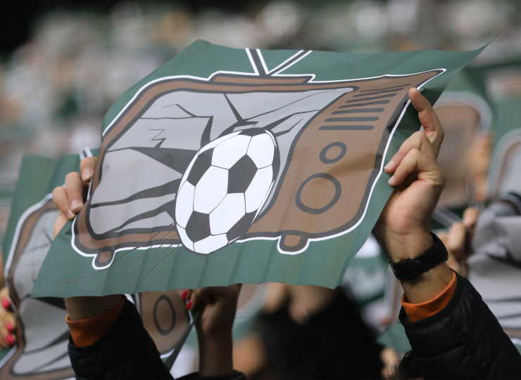 Фенските протести се задълбочават. Снимка:  EPA/FOCKE STRANGMANN