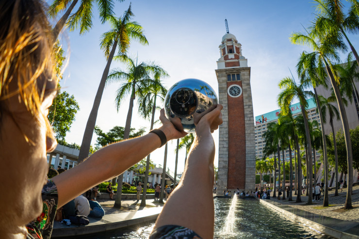 Кълбото, с което се снима ириса на потребителя. Снимка: Worldcoin Twitter Page