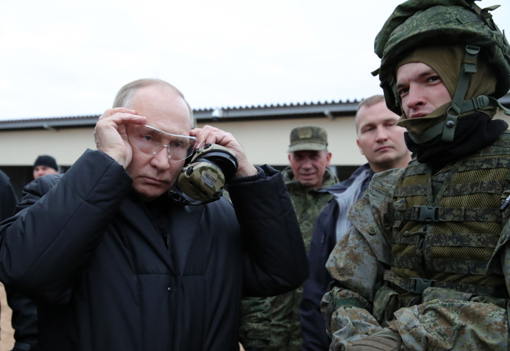 Путин на военния полигон край Москва. Снимка:  EPA/MIKHAEL KLIMENTYEV / SPUTNIK