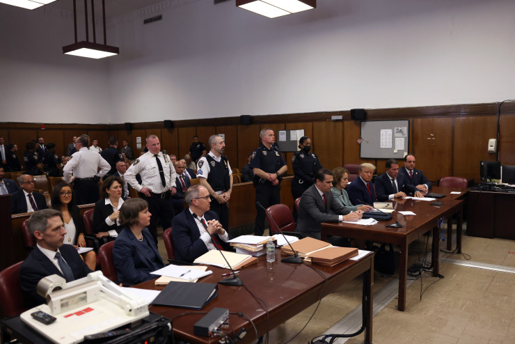 Тръмп в съдебната зала в Ню Йорк. Снимка:  EPA/SETH WENIG / POOL POOL