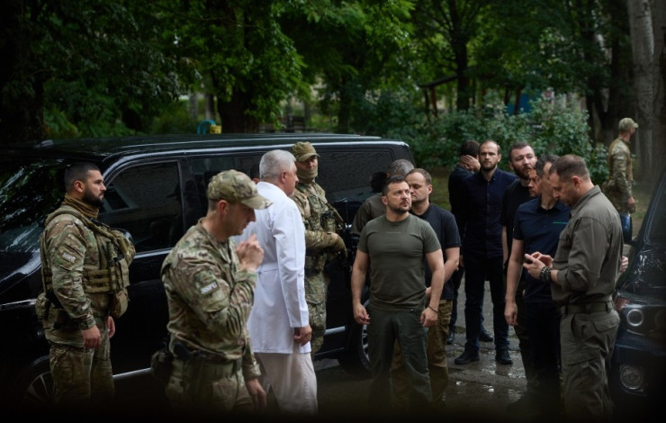 Володимир Зеленски по време на визита в Миколаев в края на юли. Снимка: President.gov.ua